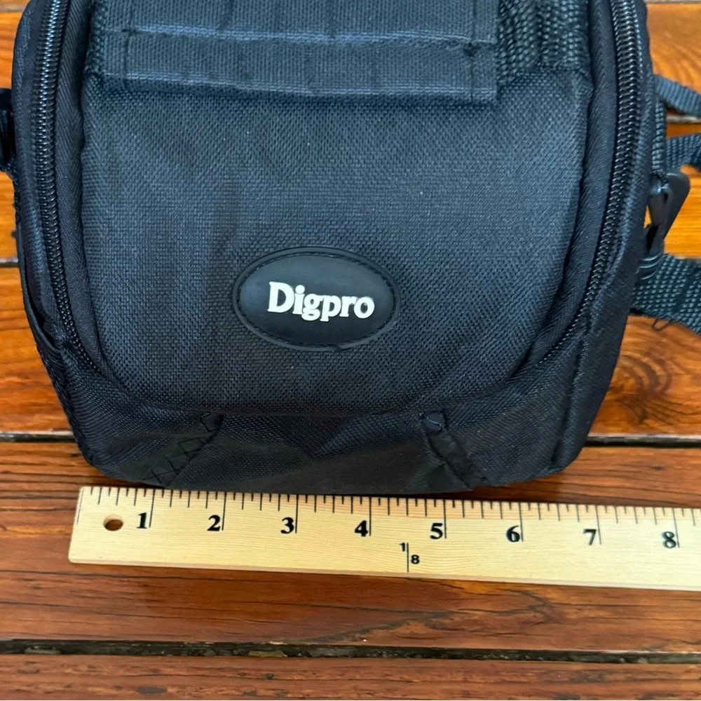 Digpro Compact Fit Design Deluxe Gadget Bag for Cameras/Camcorders Black